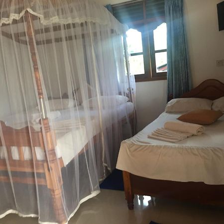 אונה ואטונה Damith Guest House מראה חיצוני תמונה
