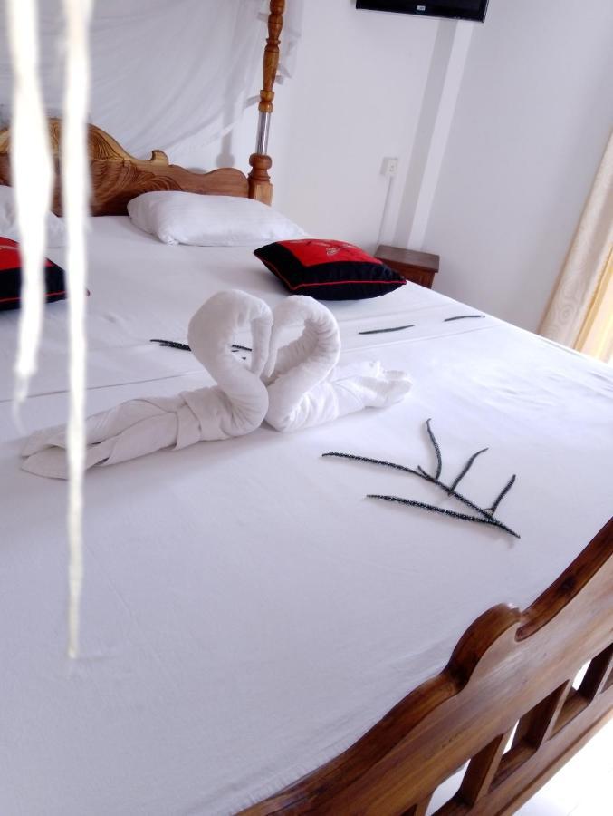 אונה ואטונה Damith Guest House מראה חיצוני תמונה