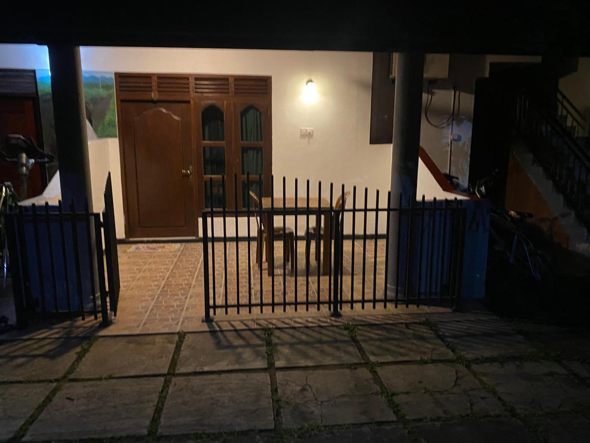 אונה ואטונה Damith Guest House מראה חיצוני תמונה