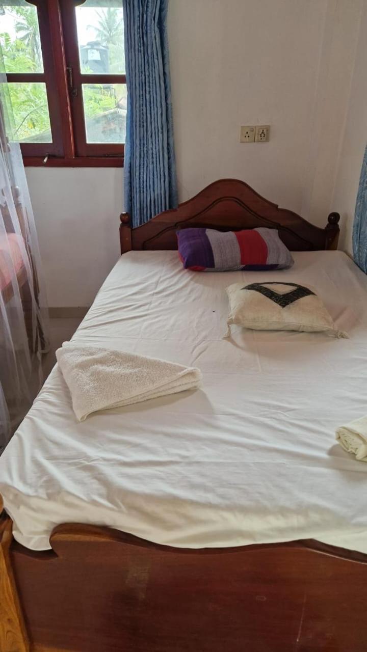 אונה ואטונה Damith Guest House מראה חיצוני תמונה