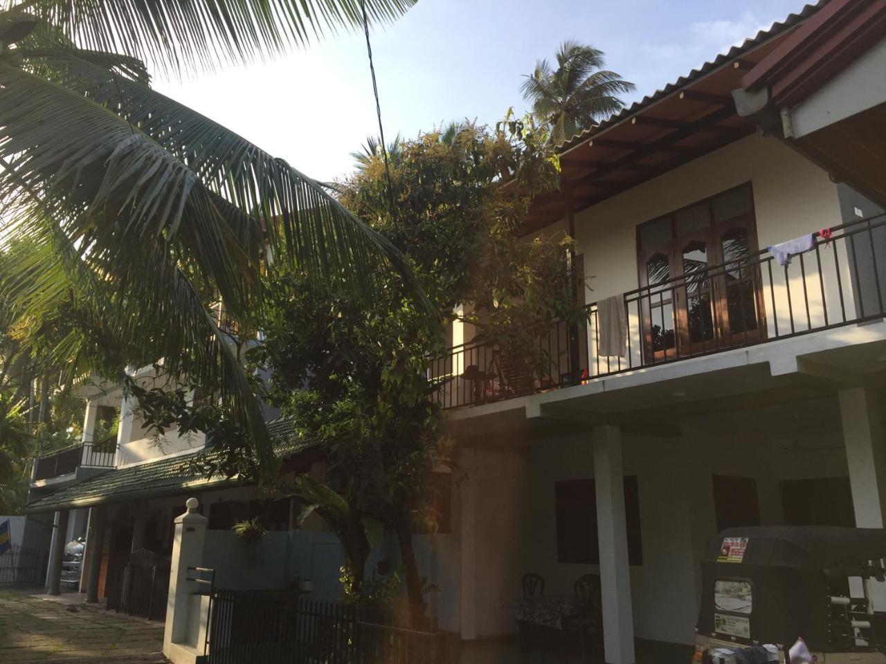 אונה ואטונה Damith Guest House מראה חיצוני תמונה